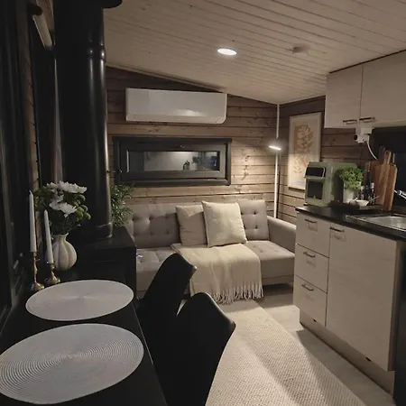 Borealis Village 8 With A Nature View, Fireplace, Sauna, Kitchen Casa vacanze Muonio